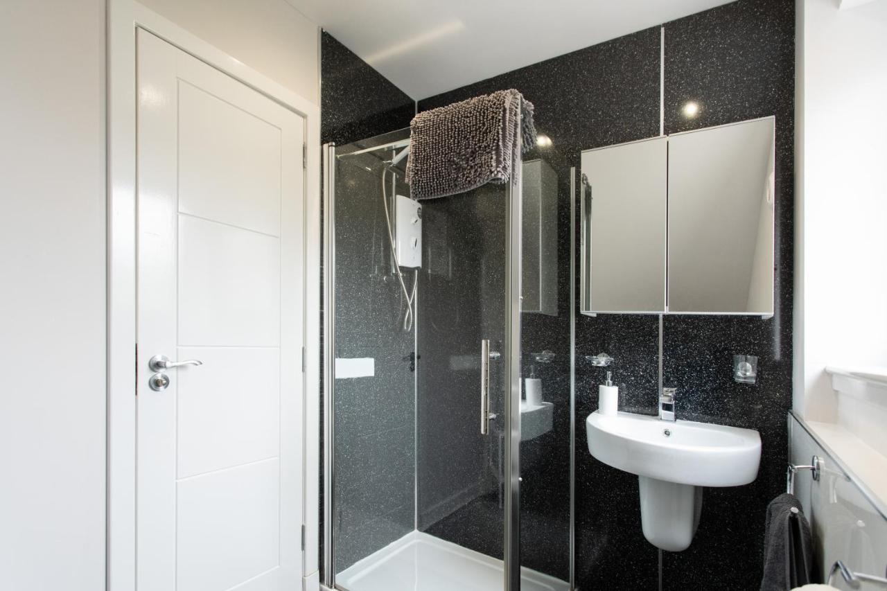 4 Private Bedroom House With 3 Parking Spaces Free Perth Exterior foto
