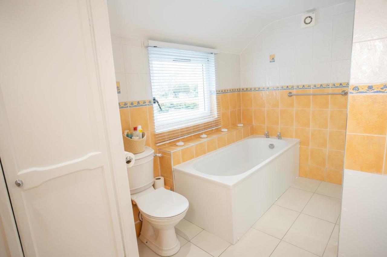 4 Private Bedroom House With 3 Parking Spaces Free Perth Exterior foto