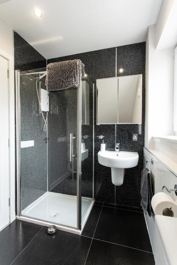 4 Private Bedroom House With 3 Parking Spaces Free Perth Exterior foto
